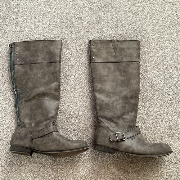 Madden Girl grey boots size 10 - Picture 2 of 3